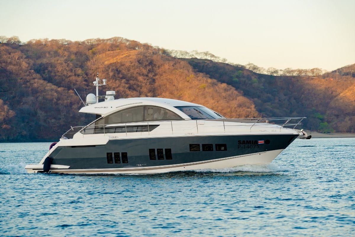 Cruising yacht charter Costa Rica coastline